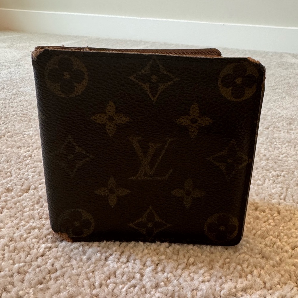 Louis Vuitton Monogram Marco Bi Fold Men’s Wallet